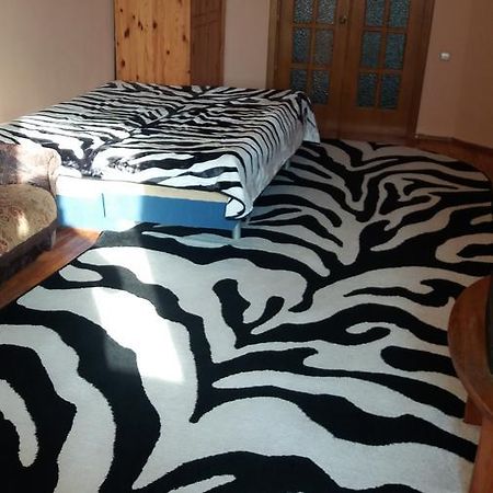 Apartment On Nepokorennyh Blvd โมกีลอฟ ภายนอก รูปภาพ